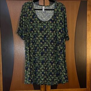 LuLaRoe Unique Floral Pattern on a Scoop Neck Short Sleeve Flattering Swing Top